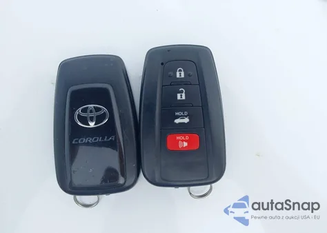 2021 Toyota Corolla Hybrid Le z USA, uszkodzony, nr VIN JTDEAMDE2MJ031797